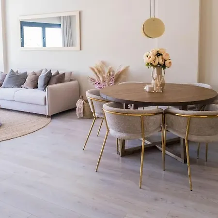 Flower Gardens Apartment *