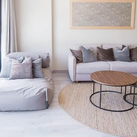 Flower Gardens Apartment *